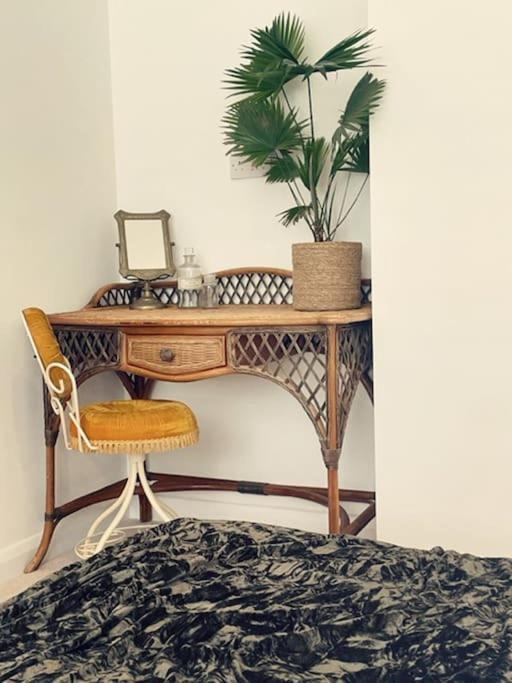 Living Like A Local At Dotties Apartment *