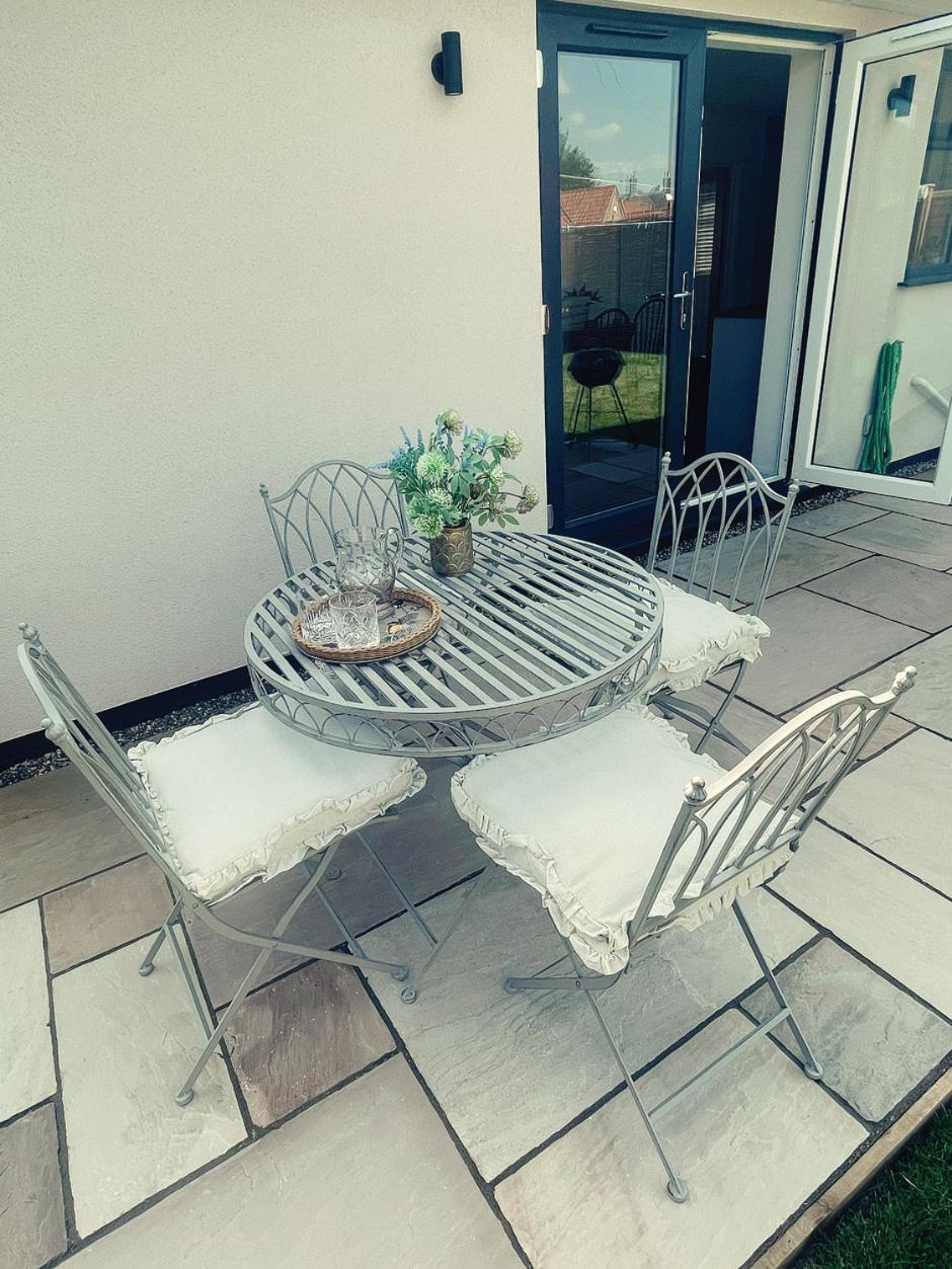 Living Like A Local At Dotties Apartment *